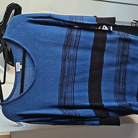 Sweater‎ - Picture 2 of 4